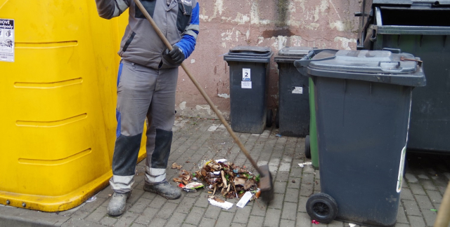 Na jarní úklid odpadových stanovišť navazuje letní cyklus