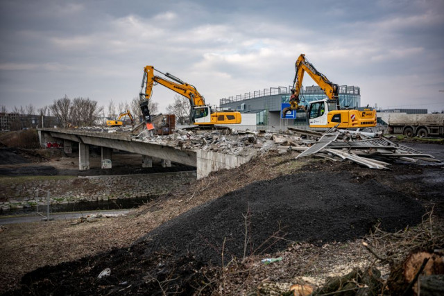 Demolice mostu u Forum Nová Karolina